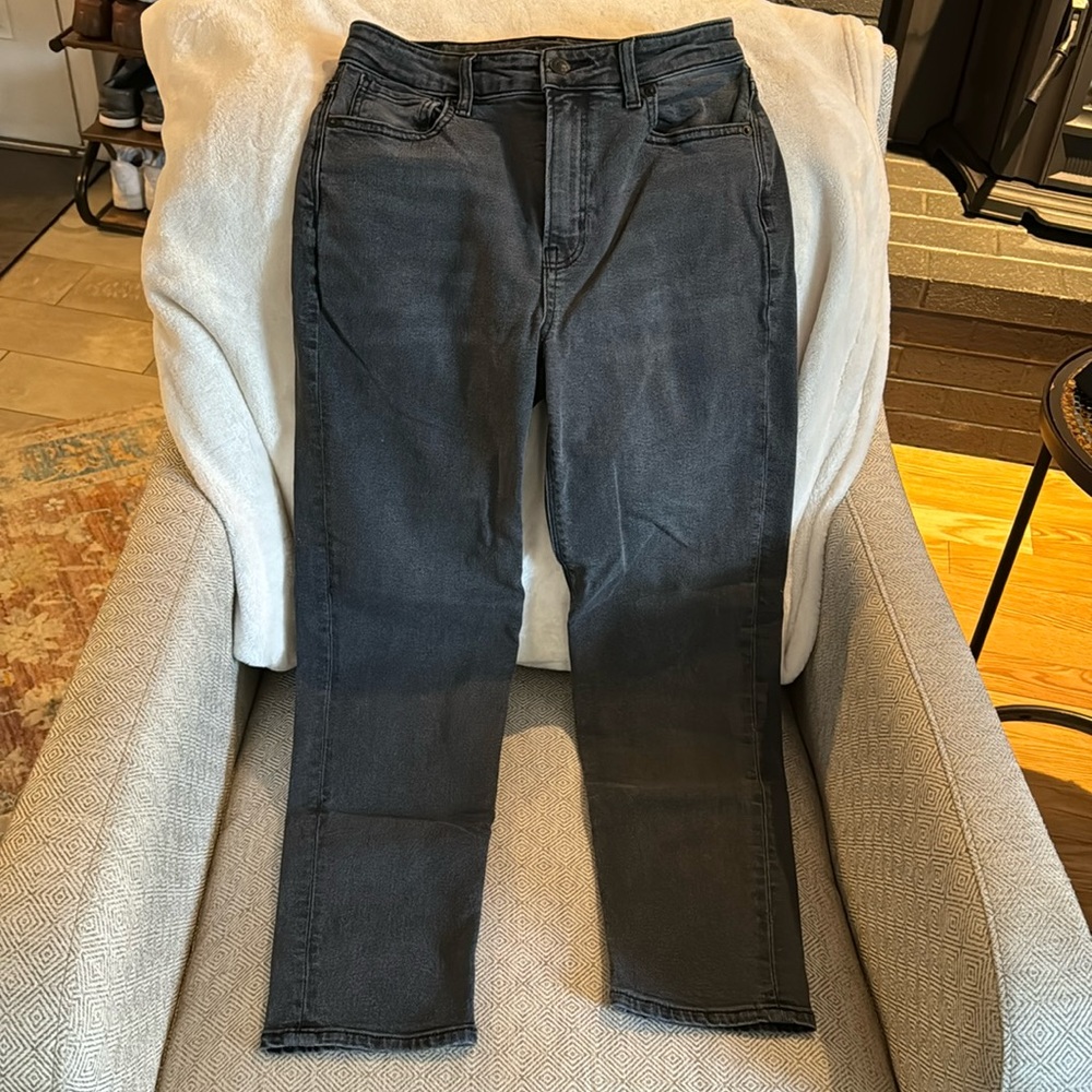 American Eagle size 2 Short black denim Mom jeans